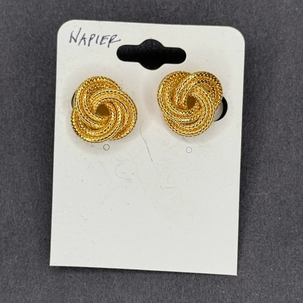 Vintage Napier Gold Knot Earrings 60s Rope Love Knot Screw Back Clip-On Jewelry - Picture 3 of 7